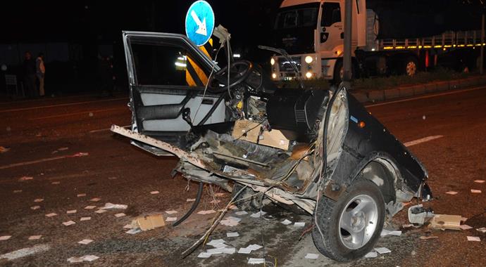 Kırıkkale'de korkunç kaza! Otomobil ikiye bölündü, 8 yaralı