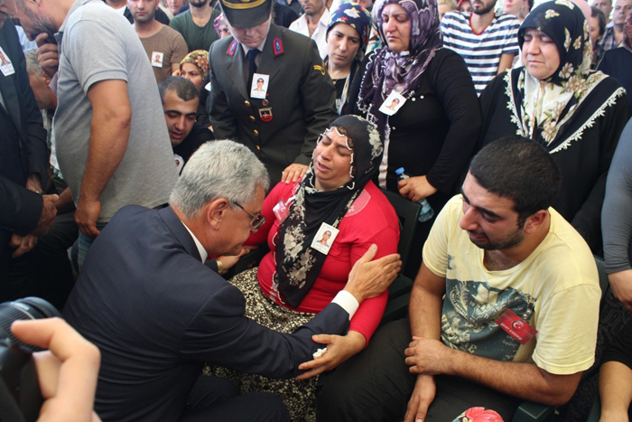 Şehit cenazesinde yürek yakan feryat!