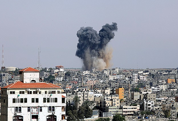İsrail, camiden çıkanları bombaladı: 18 ölü