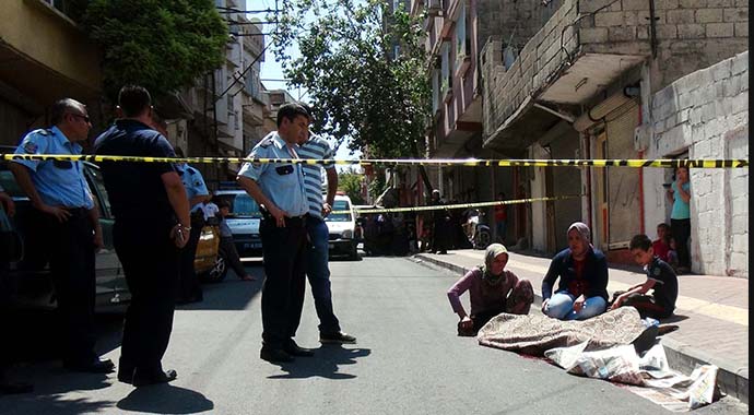 Kriz geçirirken otobüsün altında kaldı