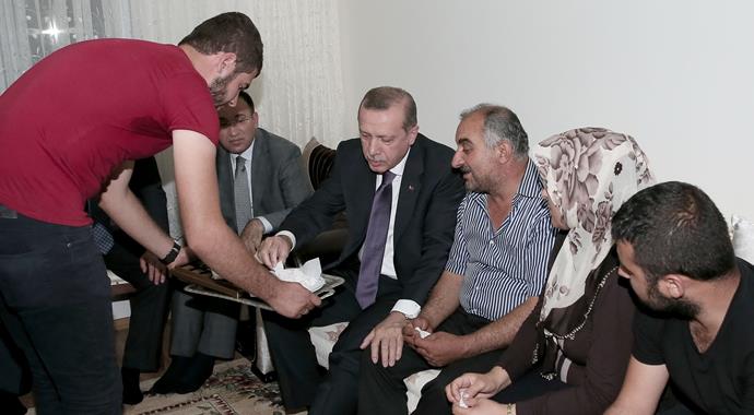 Cumhurbaşkanı Erdoğan'dan şehit ailesine ziyaret