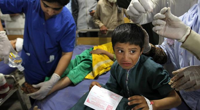 Afganistan ve Pakistan'da ölenlerin sayısı 261'e yükseldi