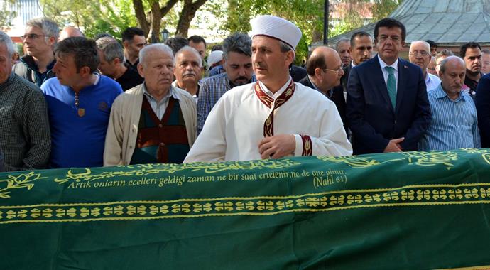 Bakan Zeybekci, kuzeninin cenazesine katıldı