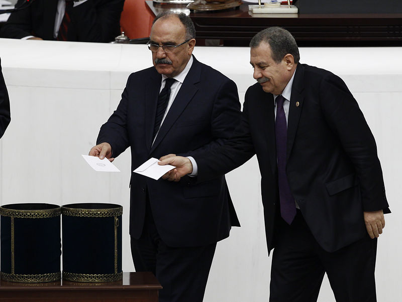 Meclis'e Muammer Güler'in oyu damgasını vurdu