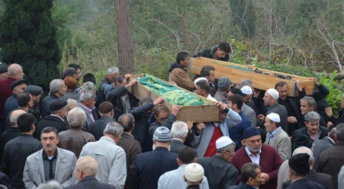 Ölüm bile onları ayıramadı! 68 yıllık çift...