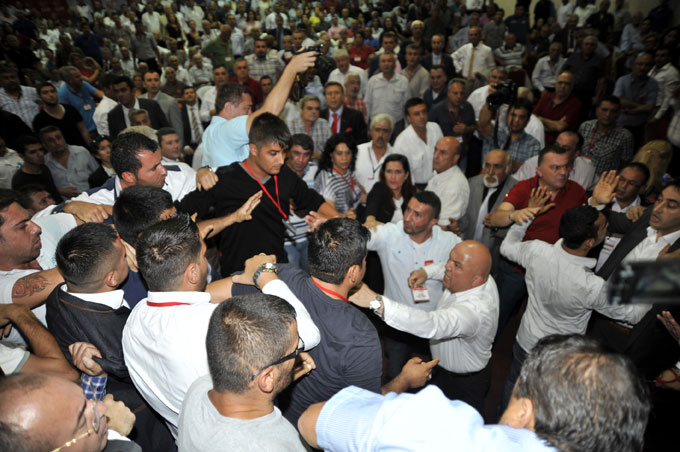 CHP Antalya kongresinde kavga çıktı, polis çağrıldı
