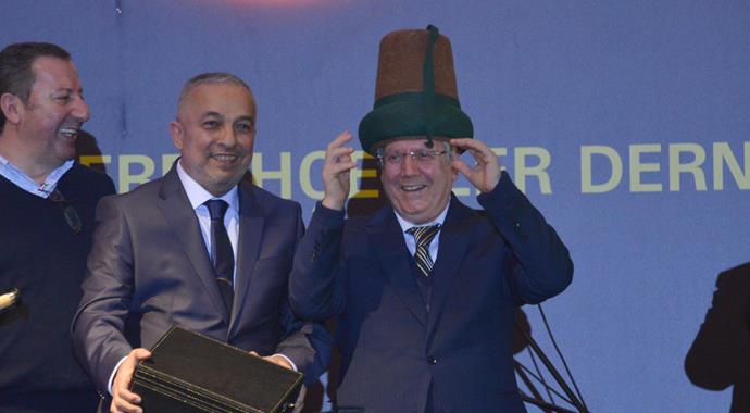 Aziz Yıldırım semazen sikkesi giydi