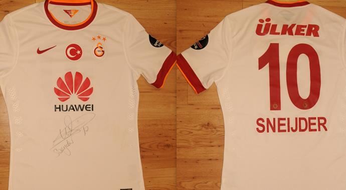 Sneijder'den eğitime destek