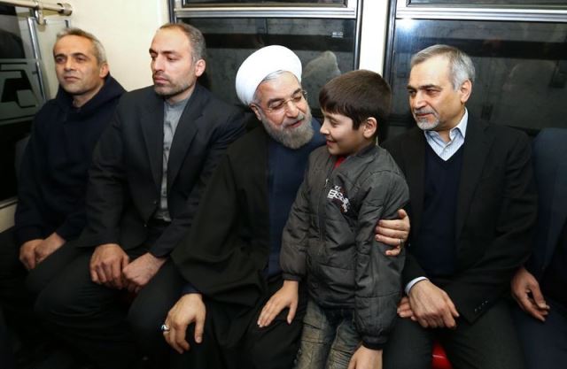 İran Cumhurbaşkanı Ruhani, çalışma ofisine metroyla gitti