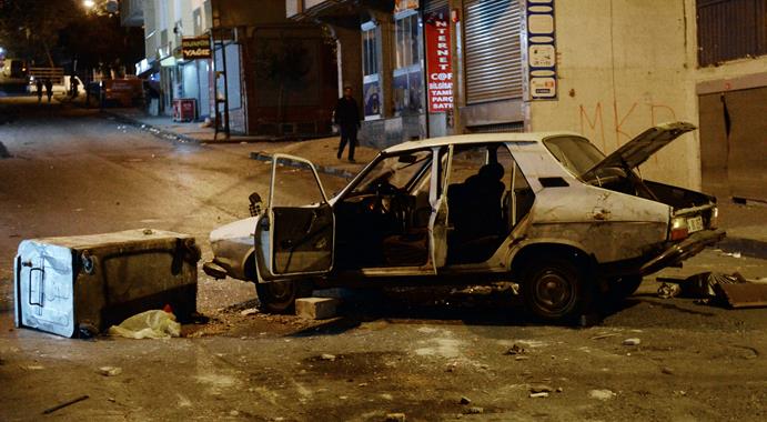 Sultangazi'de izinsiz gösteriye müdahale