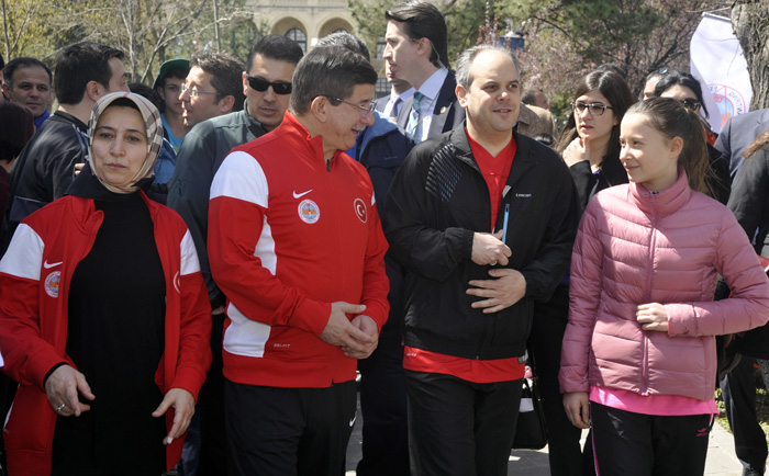 Başbakan Davutoğlu'nu hiç böyle görmediniz!