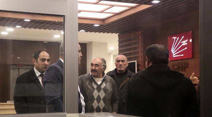 İşçiler CHP İstanbul İl Binası'nı işgal ettiler!