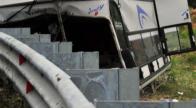 Tokat'ta midibüs devrildi: 20 yaralı