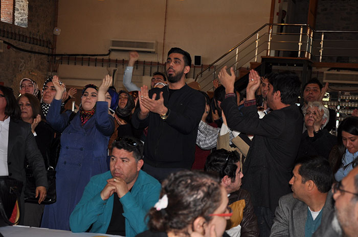 AK Partililer Ertuğrul Günay'ı böyle protesto etti