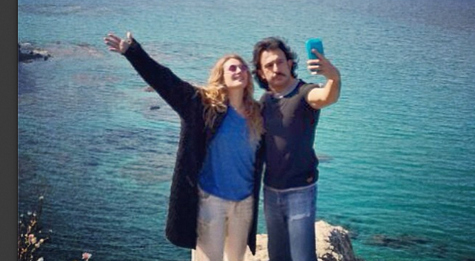 Gizem Karaca selfie çılgını çıktı