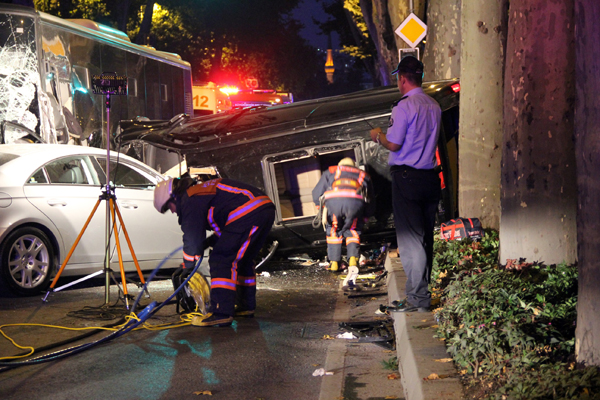 Dolmabahçe'de feci kaza: 2 ölü, 7 yaralı