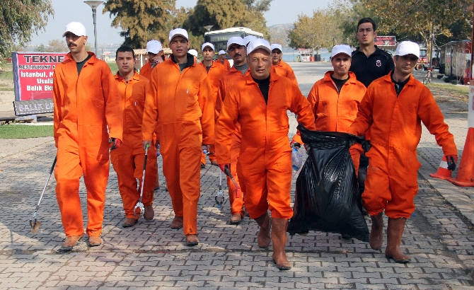 Seyhan Baraj Gölü'nün kıyısını 190 mahkum temizledi