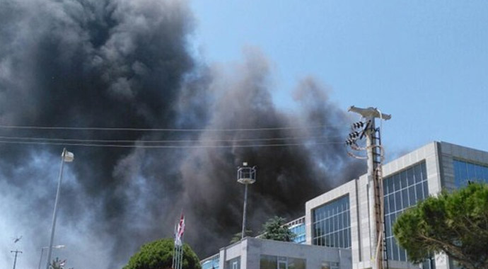 İstanbul'da korkutan fabrika yangını