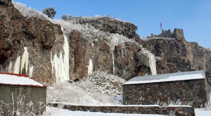 Ardahan ve Erzurum buz tuttu