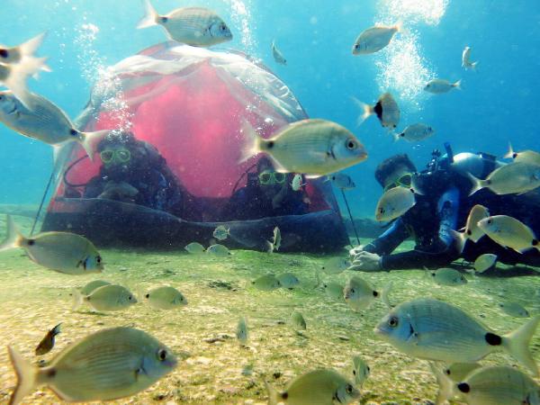 Deniz dibinde kamp kurdular