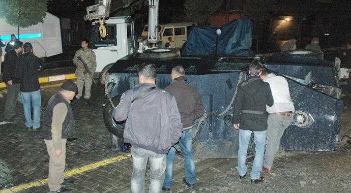 Hakkari'de zırhlı araç devrildi: 6 polis yaralı