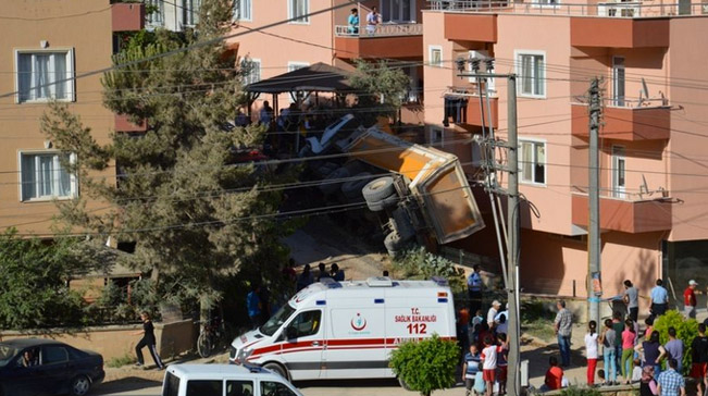 Diri diri toprağa gömüldü