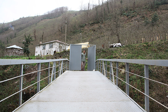 Köprüye kapı yaptırdı, işte o ilginç gerekçe