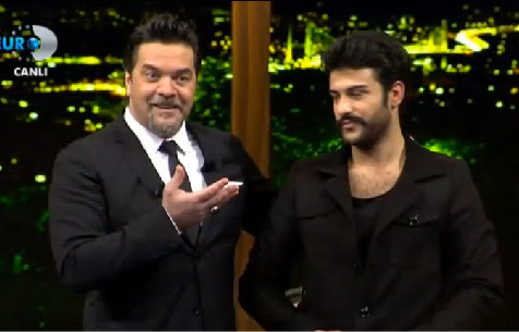 Mustafa Ceceli Beyaz Show'a iPad'den katıldı