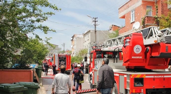 Çatı yangını paniğe neden oldu
