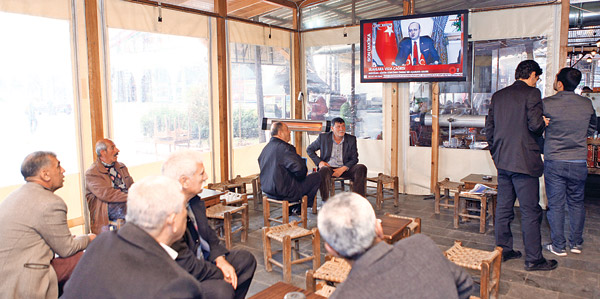Öcalan'dan PKK'ya: 'Silahları bırakmak için toplanın'