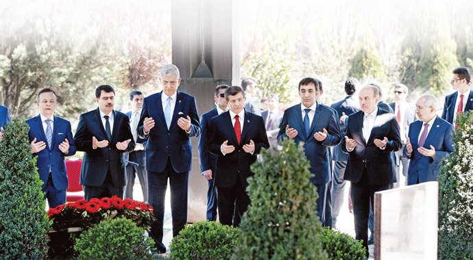 Turgut Özal dualarla anıldı