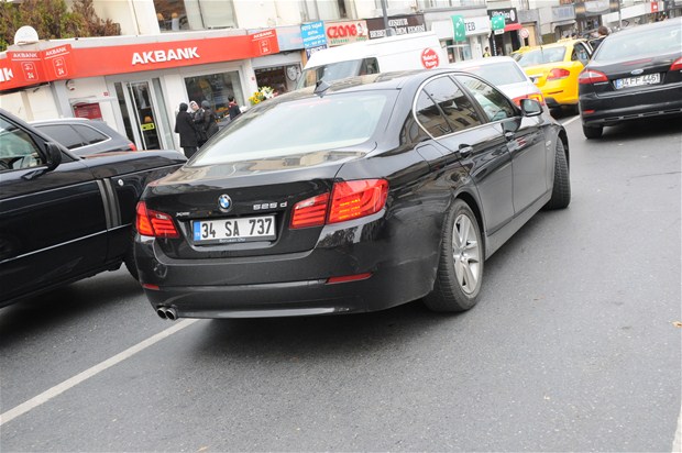 Hacı Sabancı'dan Özge Ulusoy'a büyük jest