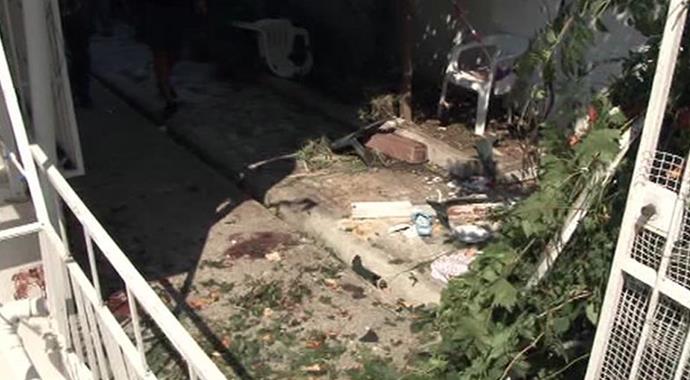 Üsküdar'da feci kaza! Çay içerken üzerlerine araba düştü