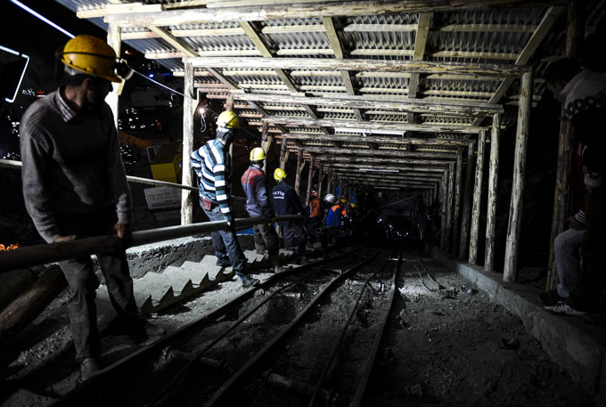 Taner Yıldız: 'Su seviyesi işçilerin üzerinde!
