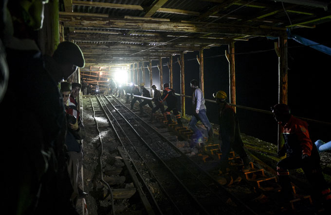 Taner Yıldız: 'Su seviyesi işçilerin üzerinde!