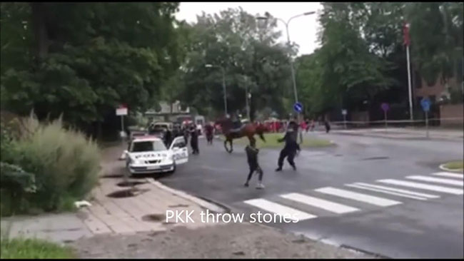 İsveç'te PKK'lılar polise saldırdı