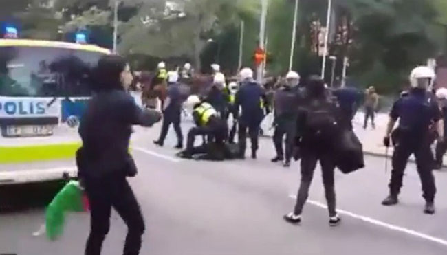 İsveç'te PKK'lılar polise saldırdı