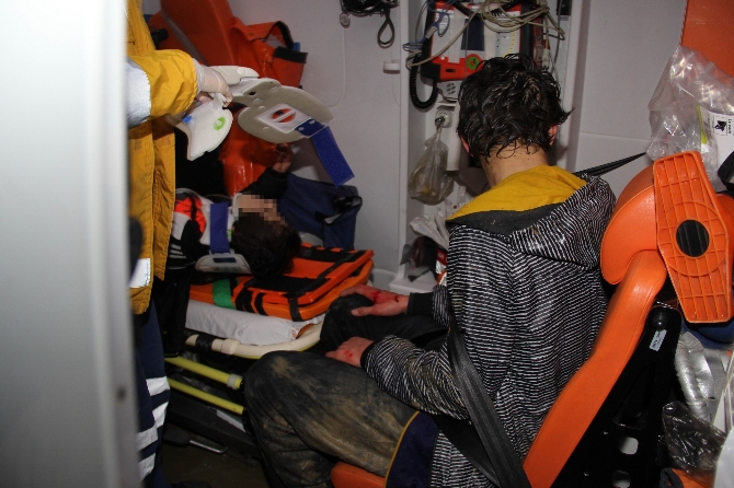 Otomobil ırmağa uçtu: 6 yaralı