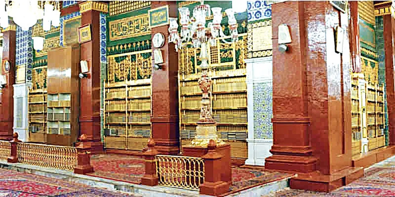 Hicretten sonra evi ve ailesi olmayan müslümanlar için Mescid-i Nebi'nin avlusunda bir sofa yapıldı. Bu sebeple burada kalanlara Ehl-i Suffa denildi. Bugün Ehl-i Suffa'nın kaldığı bu alan Mescid-i Nebi’ye dahil edilmiştir.