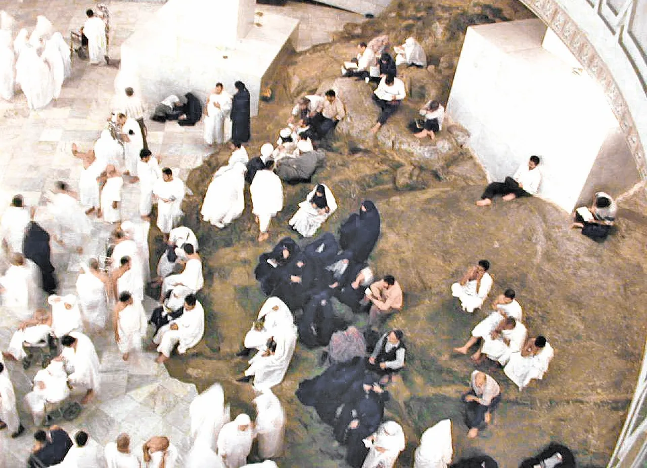 İslam’ın yayılmasında çok büyük rol oynayan, bu sebeple Darülislam adını alan Erkam bin Ebü’l-Erkam hazretlerinin Kâbe-i şerif yakınlarında Safa tepesindeki evi uzun müddet mescid olarak kullanılmış, 1955'deki genişletme sırasında Mescid-i Haram’a dahil edilmiştir.