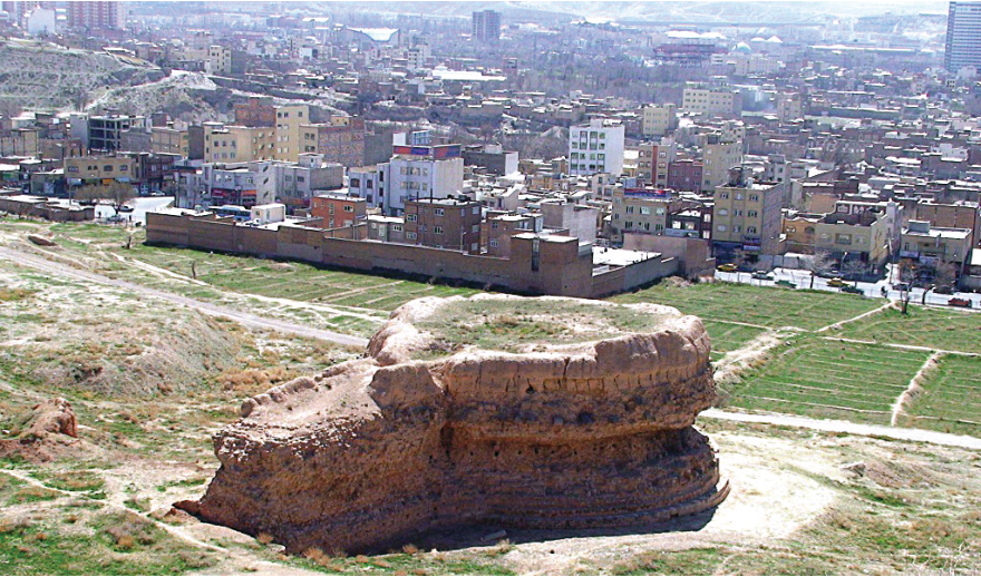 Âlim, tabip ve devlet adamı.