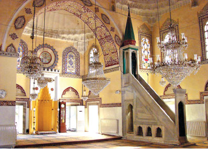 Hanefî mezhebi fıkıh âlimi. Yavuz Sultan Selim Han ve Kanunî Sultan Süleyman Han devri sadrazamlarından