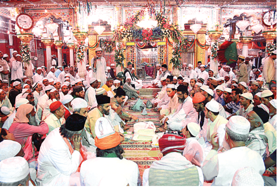 Hindistan'da yetişen evliyadan ve Çeştiyye yolunun büyüklerinden