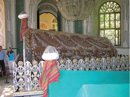 İlk Osmanlı sultanı. Velî, âlim ve evliya dostu.