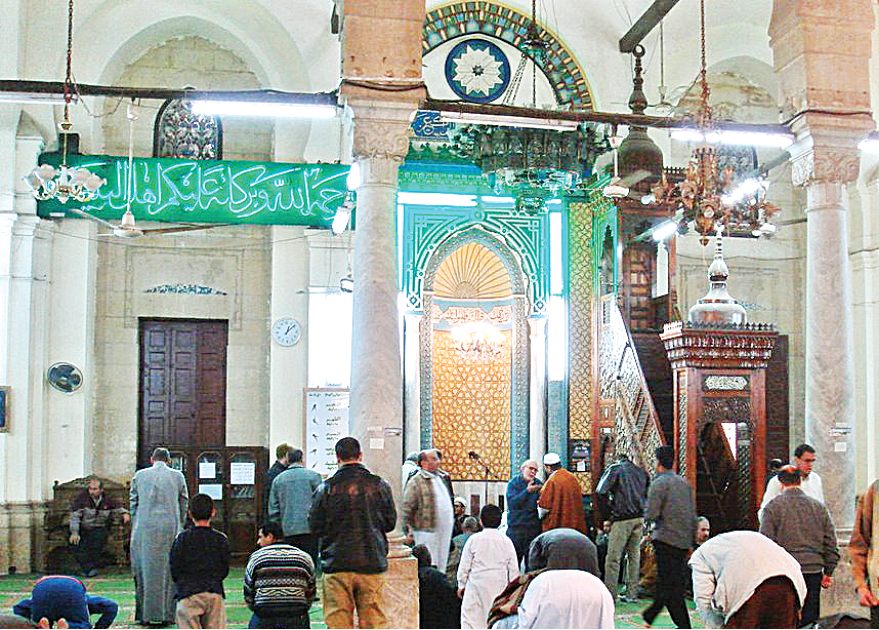 Ehl-i sünnetin amelde dört hak mezhebinden biri olan Şafiî mezhebinin imamı.