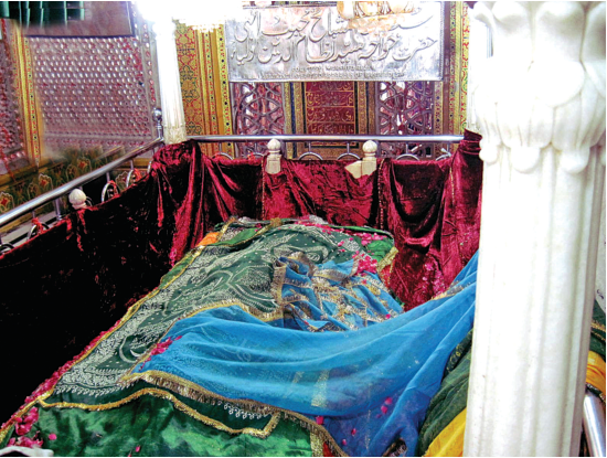 Hindistan'da yetişen evliyadan ve Çeştiyye yolunun büyüklerinden