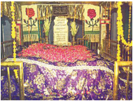 Hindistan'da yetişen evliyadan ve Çeştiyye yolunun büyüklerinden