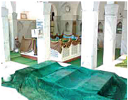 Hindistan'da yetişen evliyadan ve Çeştiyye yolunun büyüklerinden