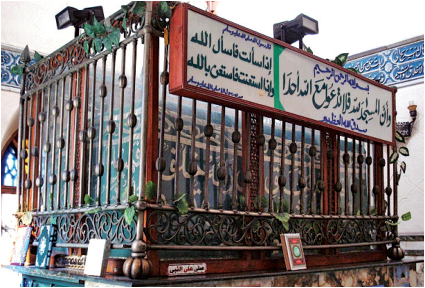 İslam âlimlerinin meşhurlarından ve tasavvuf büyüklerinden. Kaside-i Bürde müellifi.