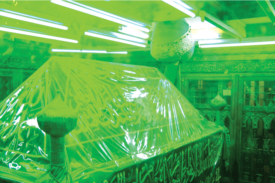 Ehl-i sünnetin amelde dört hak mezhebinden biri olan Şafiî mezhebinin imamı.